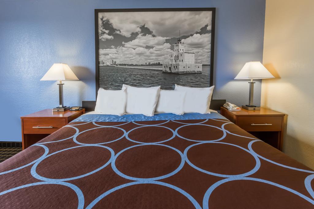 Super 8 By Wyndham Janesville Bagian luar foto